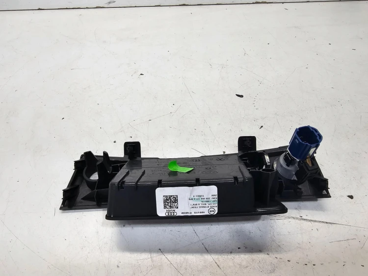 GNIAZDO ZAPALNICZKI PORT USB C ŁADOWARKI AUDI Q5 FY A4 B9 A5 8W 80B864131A