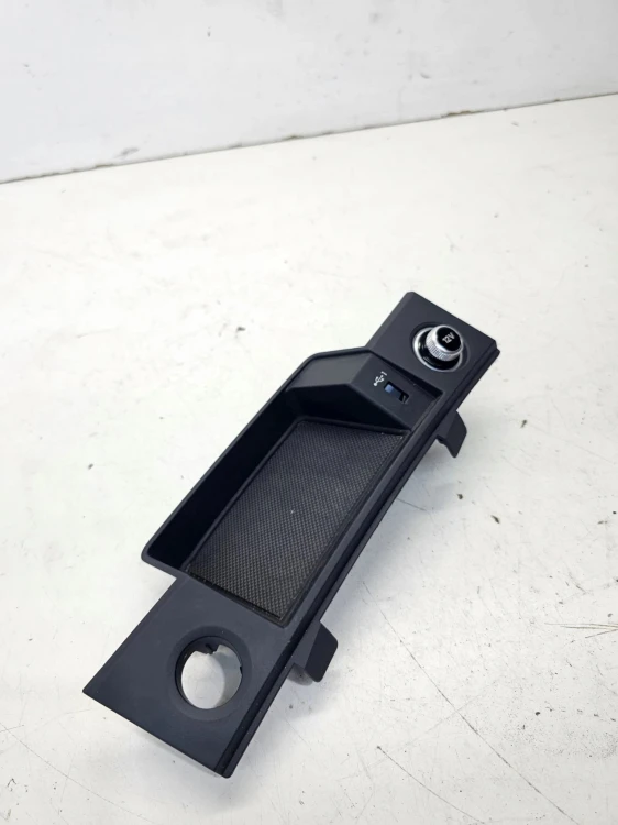GNIAZDO ZAPALNICZKI PORT USB C ŁADOWARKI AUDI Q5 FY A4 B9 A5 8W 80B864131A
