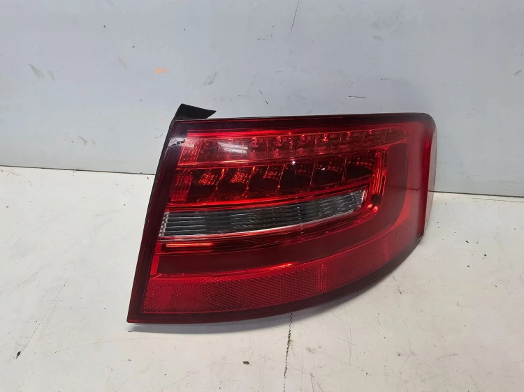 LAMPA PRAWY TYŁ LED W BŁOTNIK AUDI A4 B8 LIFT AVANT 8K9945096D