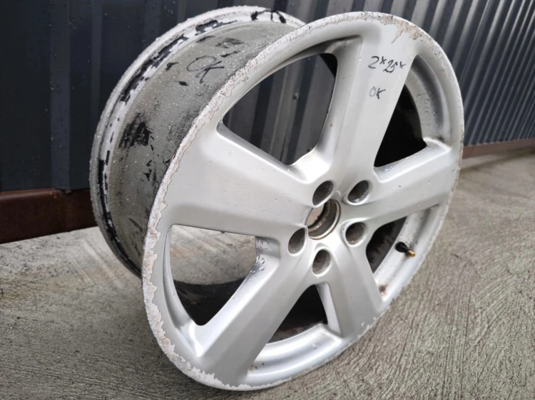 FELGA ALUMINIOWA AUDI A3 A4 A6 VW SKODA 8.0J R18 ET43 8E0601025AK Z*25* OK