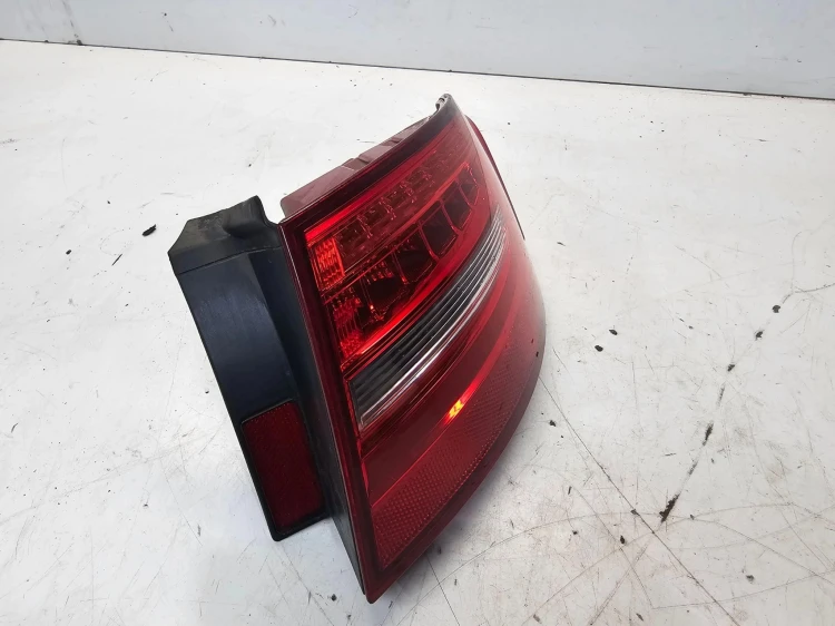 LAMPA PRAWY TYŁ LED W BŁOTNIK AUDI A4 B8 LIFT AVANT 8K9945096D
