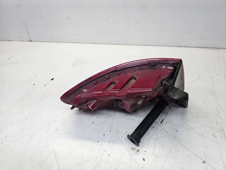 LAMPA PRAWY TYŁ LED W BŁOTNIK AUDI A4 B8 LIFT AVANT 8K9945096D