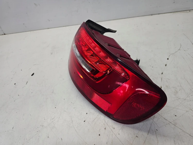 LAMPA PRAWY TYŁ LED W BŁOTNIK AUDI A4 B8 LIFT AVANT 8K9945096D