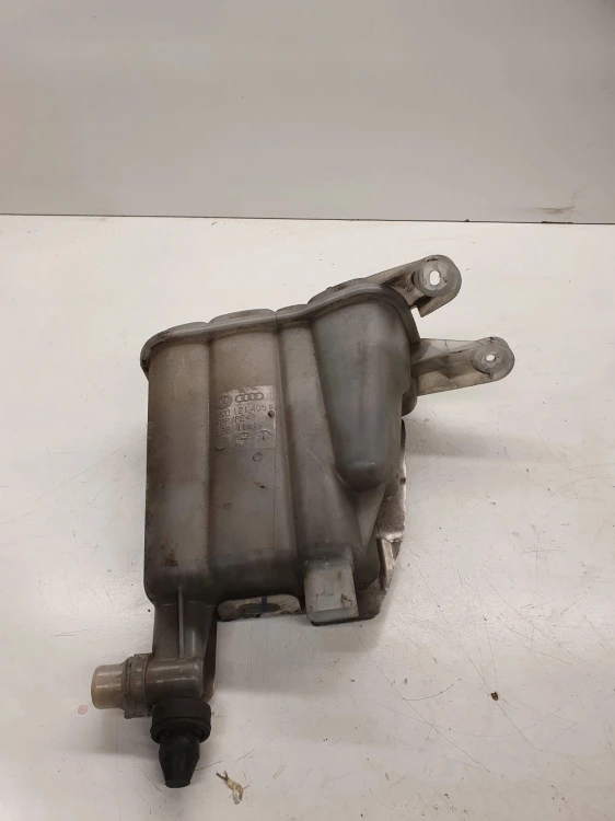 ZBIORNICZEK WYRÓWNAWCZY AUDI A4 A5 Q5 8K0121405F