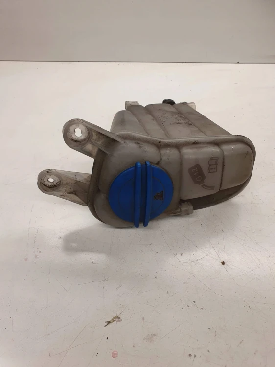 ZBIORNICZEK WYRÓWNAWCZY AUDI A4 A5 Q5 8K0121405F