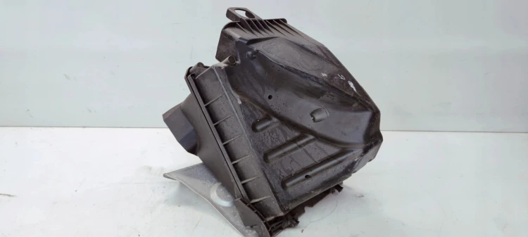 OBUDOWA FILTRA POWIETRZA AUDI A4 B6 B7 2.0 ALT 06B133835DD