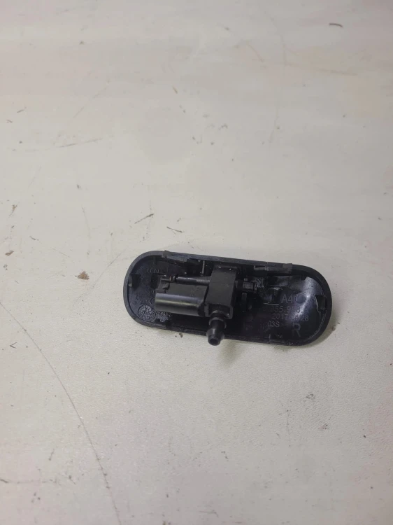 DYSZA SPRYSKIWACZA PRAWA AUDI A4 B9 8W0955988A