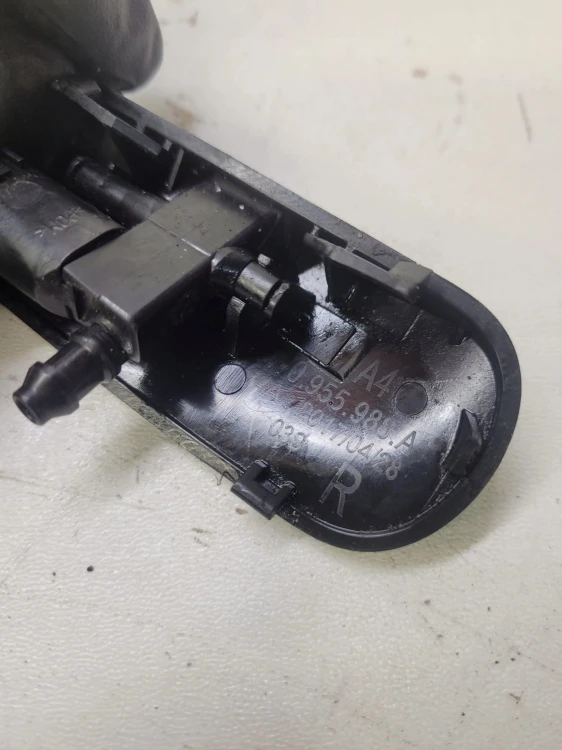 DYSZA SPRYSKIWACZA PRAWA AUDI A4 B9 8W0955988A
