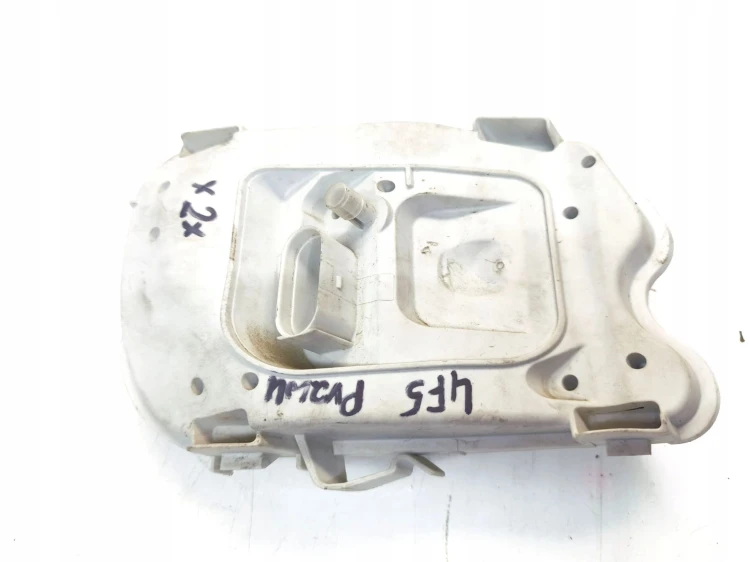 WKŁAD LAMPY W BŁOTNIK PRAWY TYŁ AUDI A6 C6 SEDAN ZWYKŁY NA ŻARÓWKI 4F5 *2*