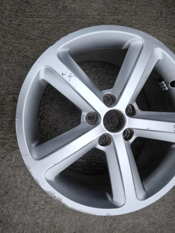 FELGA ALUMINIOWA AUDI A3 A4 A6 VW SKODA7.5J R17 ET43 8E0601025AQ Z*58* OK