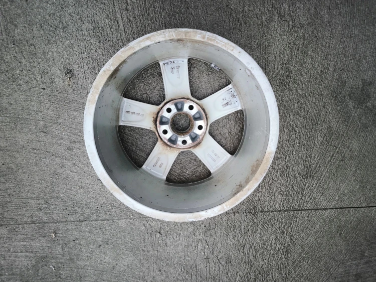 FELGA ALUMINIOWA AUDI A3 A4 A6 VW SKODA7.5J R17 ET43 8E0601025AQ Z*58* OK