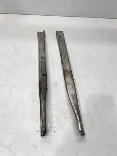 BELKI WSPORNIK WSPORNIKI ROZPURKI AUDI A4 B9 8W0605646B 8W0605645B