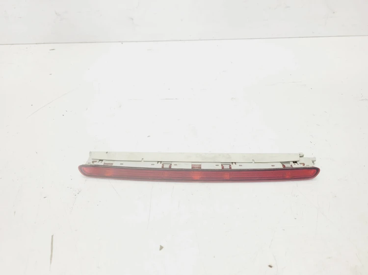 ŚWIATŁO STOP STOPU TRZECIE AUDI A4 B7 AVANT 8E9945097B