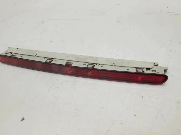 ŚWIATŁO STOP STOPU TRZECIE AUDI A4 B7 AVANT 8E9945097B