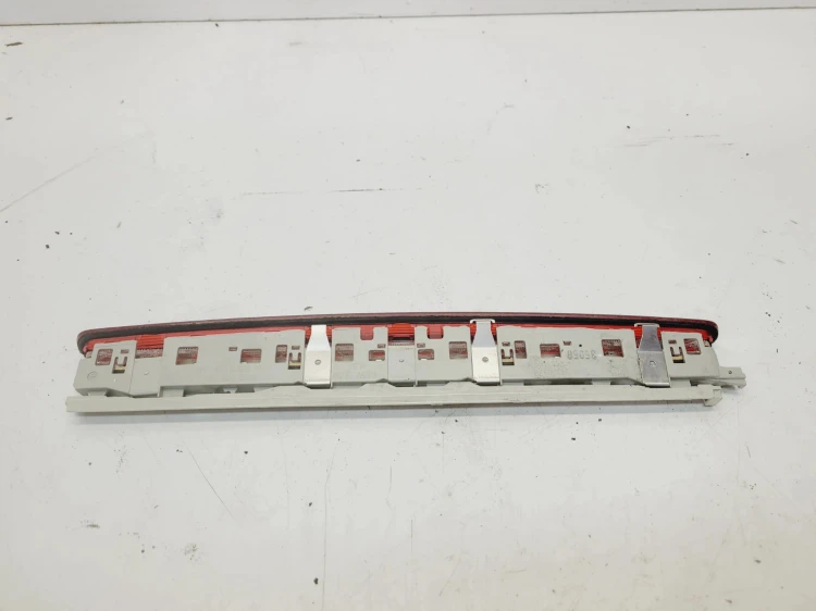 ŚWIATŁO STOP STOPU TRZECIE AUDI A4 B7 AVANT 8E9945097B