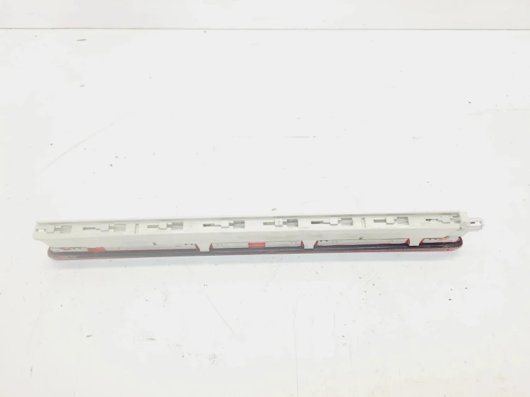 ŚWIATŁO STOP STOPU TRZECIE AUDI A4 B7 AVANT 8E9945097B