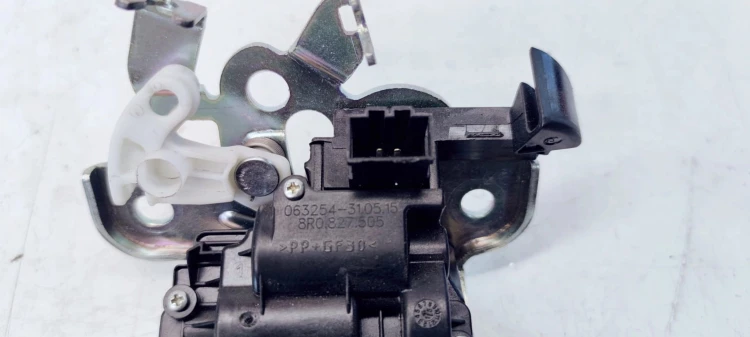 ZAMEK KLAPY TYŁ AUDI A3 A4 A6 A7 Q5 8R0827505