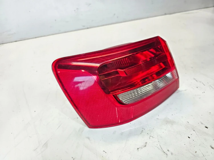 LAMPA LEWY TYŁ W BŁOTNIK AUDI A6 C7 4G9945095 NA ŻARÓWKI