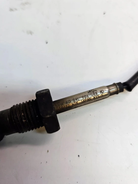 CZUJNIK TEMPERATURY SPALIN AUDI VW 04L906088AD