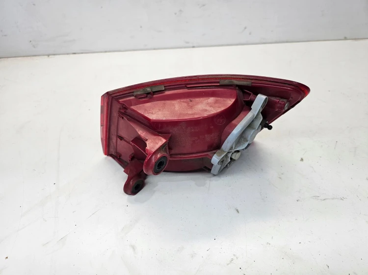 LAMPA LEWY TYŁ W BŁOTNIK AUDI A6 C7 4G9945095 NA ŻARÓWKI