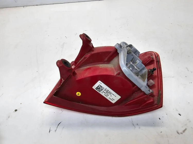 LAMPA LEWY TYŁ W BŁOTNIK AUDI A6 C7 4G9945095 NA ŻARÓWKI