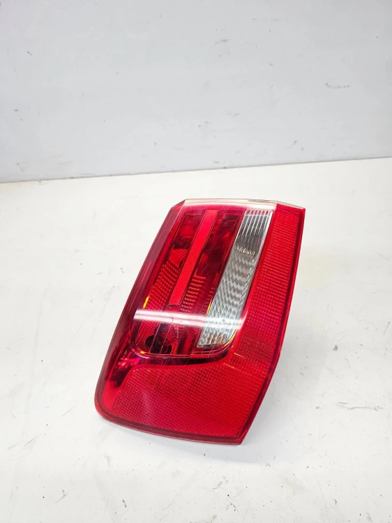 LAMPA LEWY TYŁ W BŁOTNIK AUDI A6 C7 4G9945095 NA ŻARÓWKI