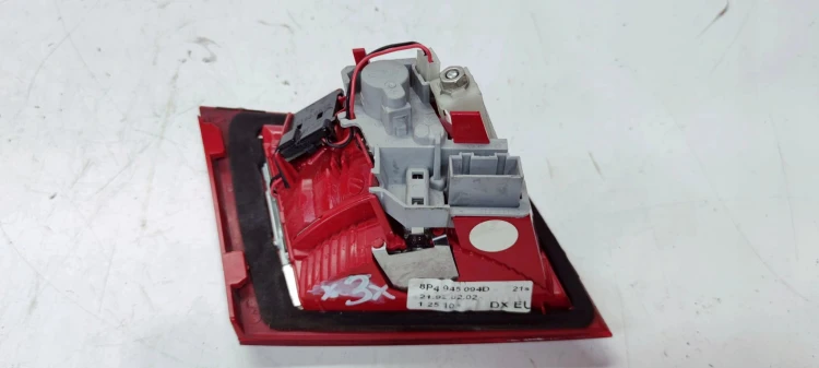 LAMPA PRAWY TYŁ W KLAPĘ LED AUDI A3 8P 8P4945094D *3*