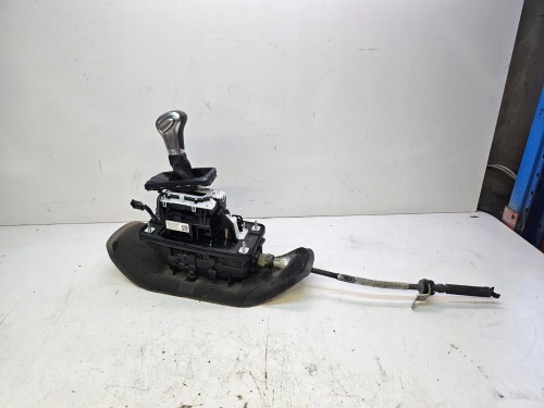 WYBIERAK BIEGÓW LEWAREK AUDI A4 B8 LIFT 8K2713041T