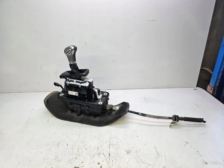 WYBIERAK BIEGÓW LEWAREK AUDI A4 B8 LIFT 8K2713041T