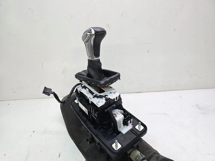 WYBIERAK BIEGÓW LEWAREK AUDI A4 B8 LIFT 8K2713041T