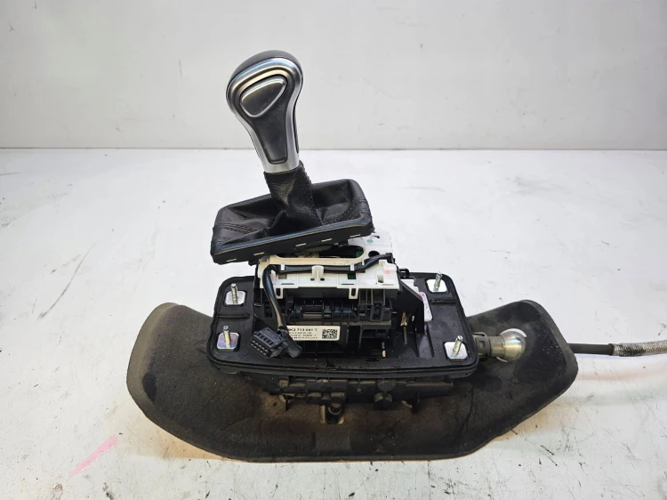 WYBIERAK BIEGÓW LEWAREK AUDI A4 B8 LIFT 8K2713041T