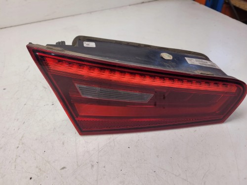 LAMPA LEWY TYŁ W KLAPĘ AUDI A3 8V 3D 8V3945093B