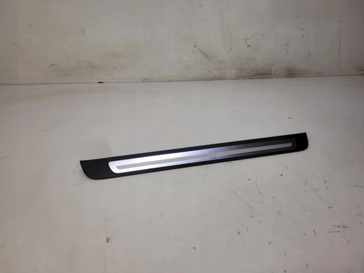 LISTWA PROGOWA PRAWY PRZÓD AUDI A4 B8 8K0853374