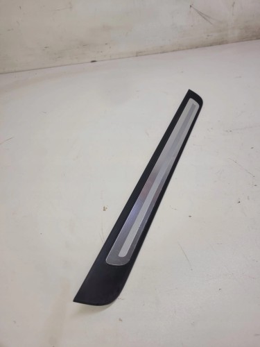 LISTWA PROGOWA PRAWY PRZÓD AUDI A4 B8 8K0853374