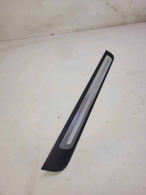 LISTWA PROGOWA PRAWY PRZÓD AUDI A4 B8 8K0853374