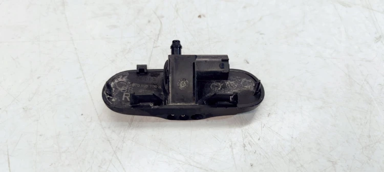 DYSZA SPRYSKIWACZA PRAWA AUDI A4 B8 A5 8T0955988B