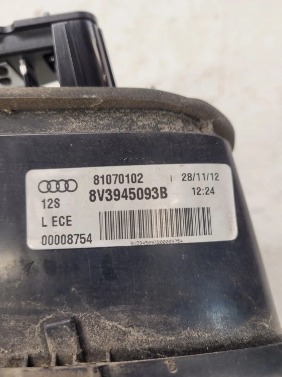 LAMPA LEWY TYŁ W KLAPĘ AUDI A3 8V 3D 8V3945093B