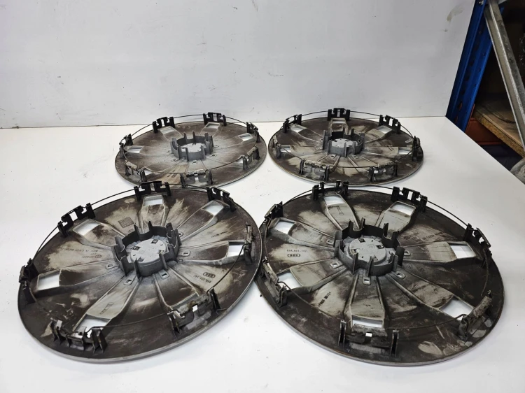 KOŁPAK KOŁPAKI ORYGINALNE AUDI A1 A3 A4 A5 Q3 Q5 KOMPLET 81A601147 R16