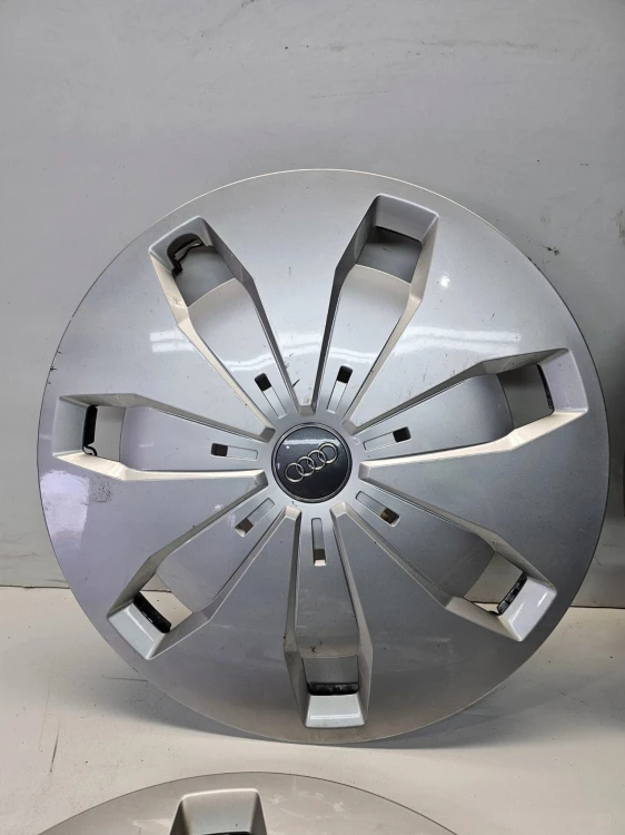 KOŁPAK KOŁPAKI ORYGINALNE AUDI A1 A3 A4 A5 Q3 Q5 KOMPLET 81A601147 R16