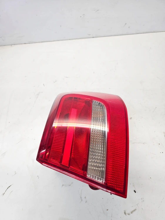 LAMPA PRAWY TYŁ W BŁOTNIK AUDI A6 C7 4G9945096 NA ŻARÓWKI