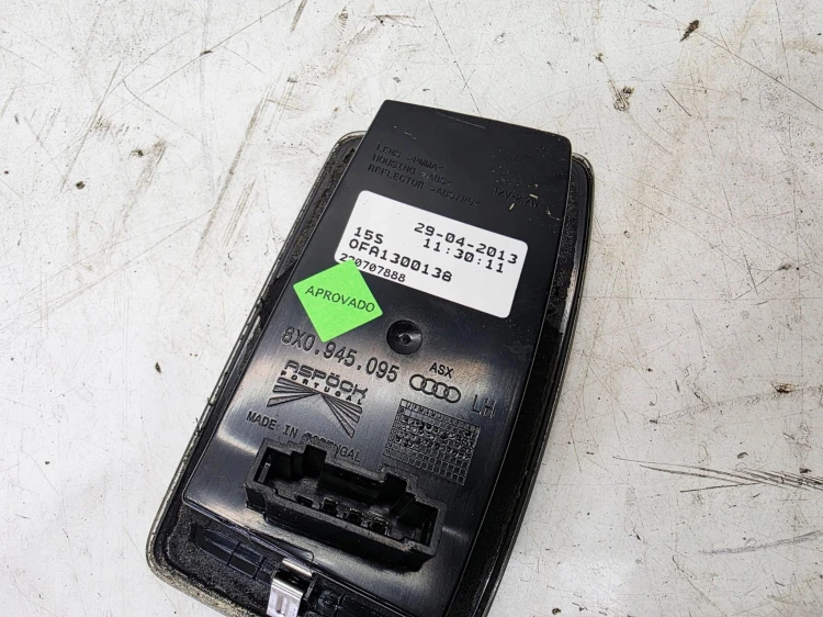 LAMPA LEWY TYŁ POD KLAPĘ AUDI A1 8X 8X0945095