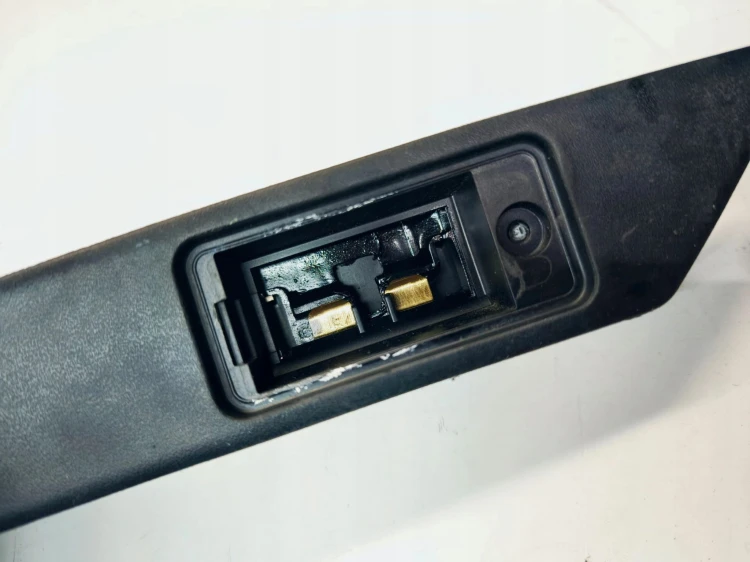 BLENDA PODŚWIETLENIE TABLICY REJ. AUDI A3 8P A4 B7 A6 C6 8P4827574 2/25