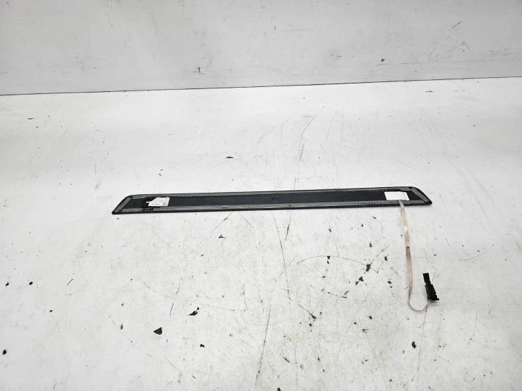 LISTWA PROGOWA WEWNĘTRZNA PRAWY PRZÓD AUDI A4 B9 8W0947818A