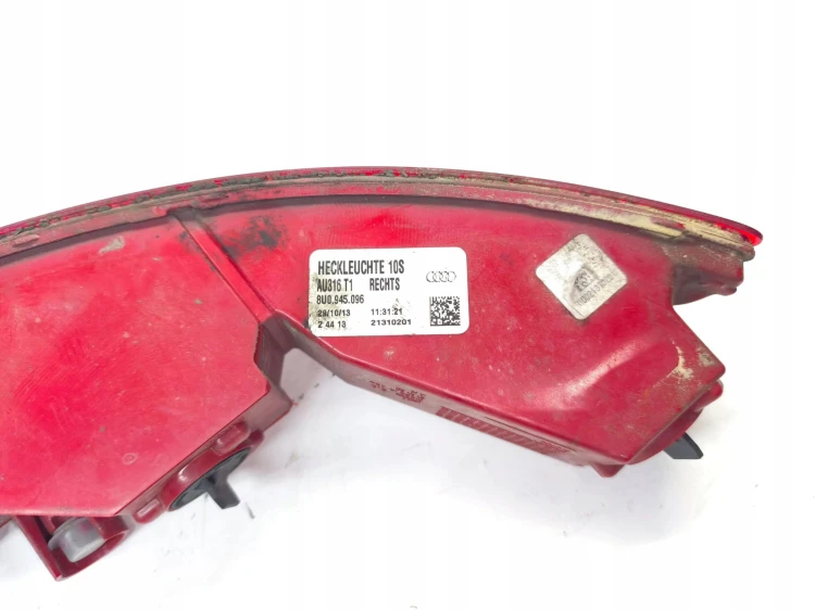 LAMPA PRAWY TYŁ W ZDERZAK AUDI Q3 8U 8U0945096
