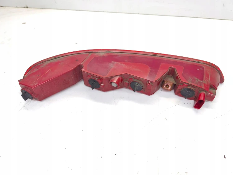 LAMPA PRAWY TYŁ W ZDERZAK AUDI Q3 8U 8U0945096