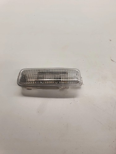 LAMPKA OŚWIETLENIE KABINY AUDI A3 A4 A6 4E0947105