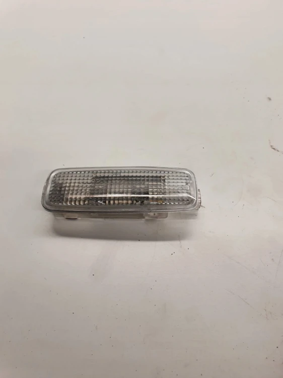 LAMPKA OŚWIETLENIE KABINY AUDI A3 A4 A6 4E0947105