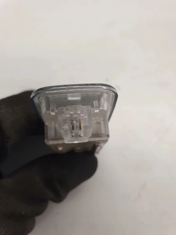 LAMPKA OŚWIETLENIE KABINY AUDI A3 A4 A6 4E0947105