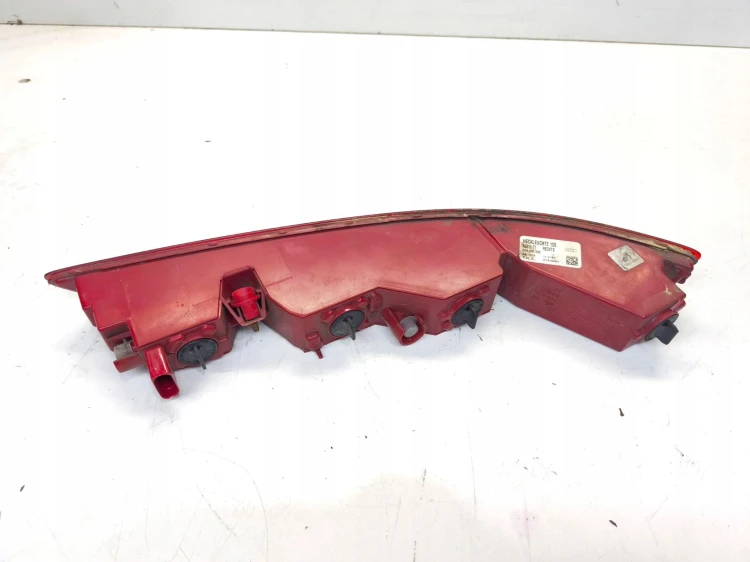 LAMPA PRAWY TYŁ W ZDERZAK AUDI Q3 8U 8U0945096