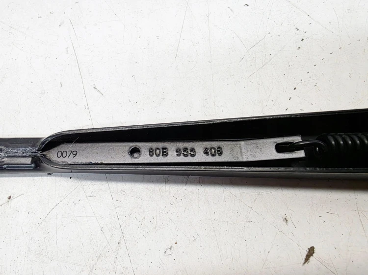 RAMIĘ WYCIERACZKI PRAWE AUDI Q5 FY 80B955408